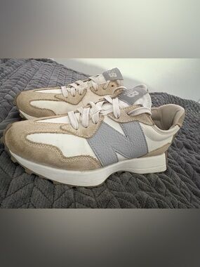 New Balance Women's 327 Sneakers